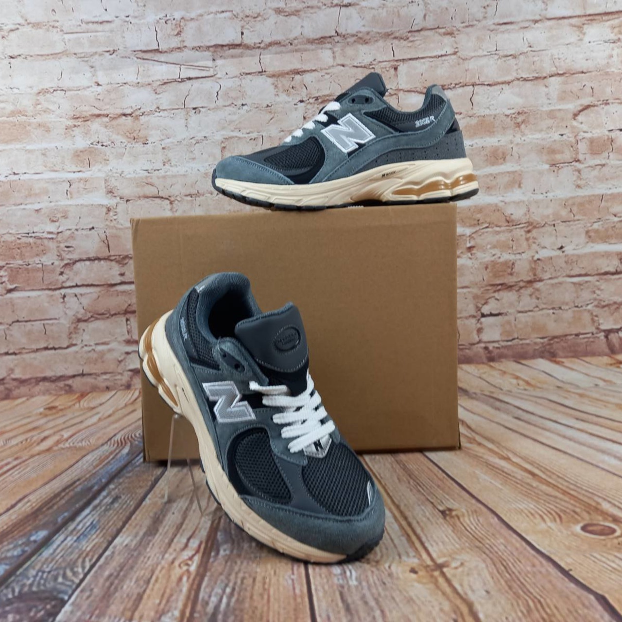 Кросівки унісекс New Balance 2002-6 сірі текстиль