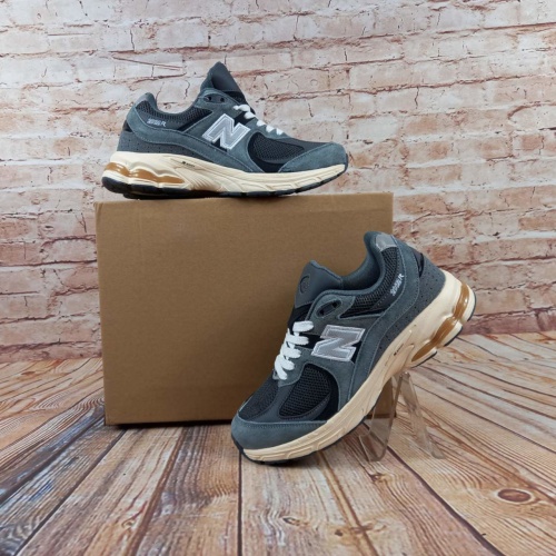 Кросівки унісекс New Balance 2002-6 сірі текстиль